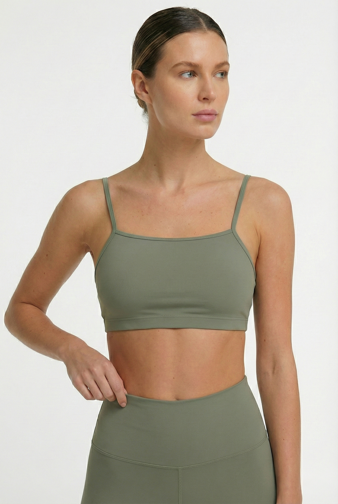 חזיית ספורט בצבע ירוק ליוגה ופילאטיס