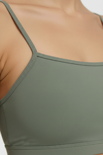 חזיית ספורט בצבע ירוק ליוגה ופילאטיס