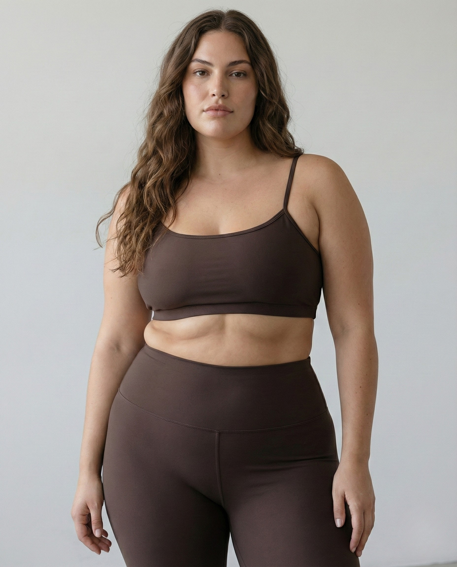 חזיית ספורט בצבע חום ליוגה ופילאטיס