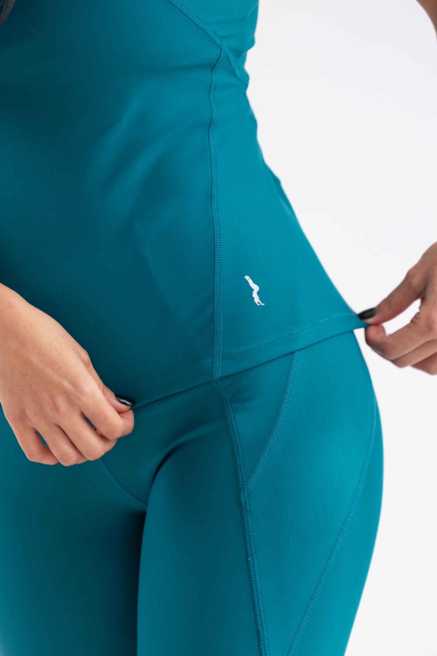 גופיה בצבע טורקיז